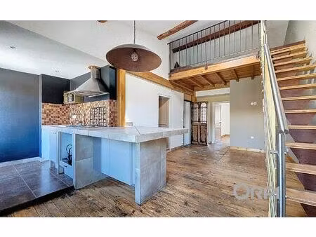 location appartement  m² t-3 à prades  600 €