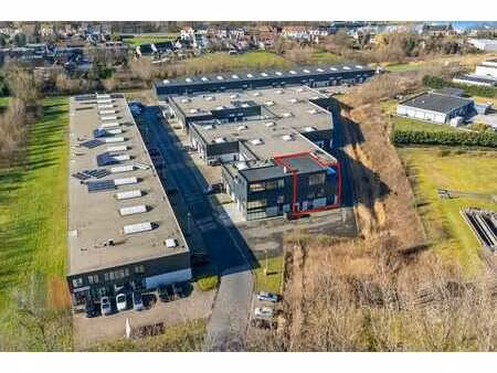 unieke combinatie van kantoorruimte met magazijn vlakbij r4