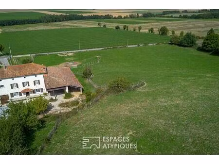 ferme en pisé à rénover avec dépendances et 2 hectares de terrain