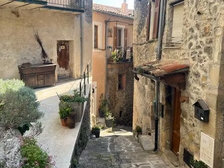 maison de village appartement 3 lots à rénover luceram