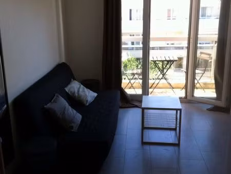 studio 20 m² rénové avec balcon – mandelieu-la-napoule