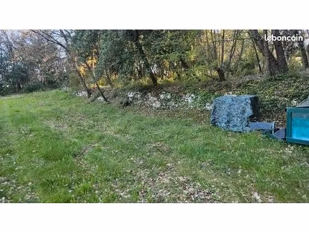 parking stockage longue durée voiture  bateau  van  remorque  utilitaire  agricole.....