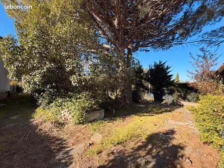 terrain 285 m² trets