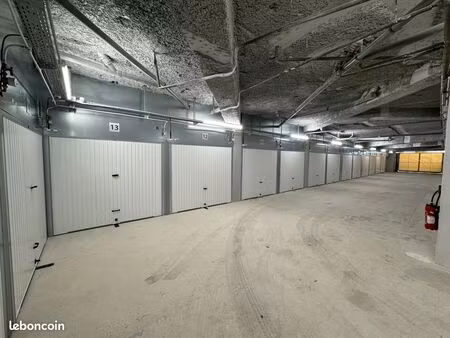 garage à cassis haut de gamme de 13 m² + mezzanine de 6 m²