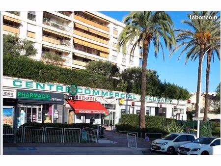 a louer directement propietaire local 33 m2 + mezanine  centre commercial araucaria  40 av