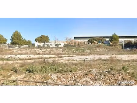 terrain 2 200 m² lambesc
