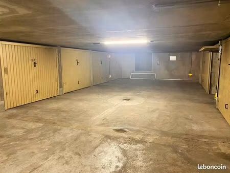 parking/box 14 m² lyon