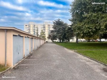 garage sécurisé vaulx-village