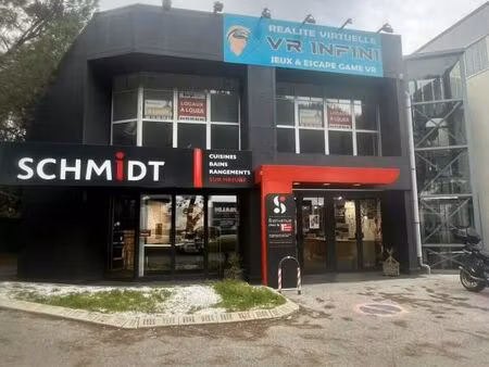 local commercial 250 m²