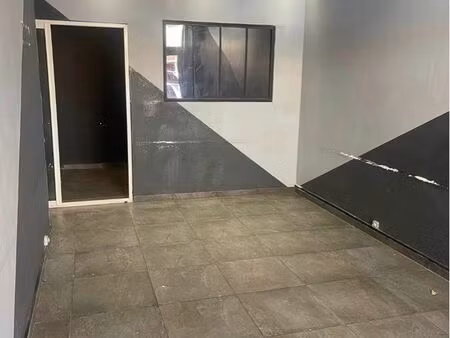 local commercial 60m2