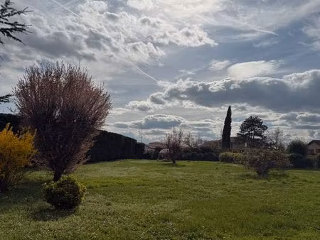 terrain constructible de 800 m2 à chazay-d’azergues