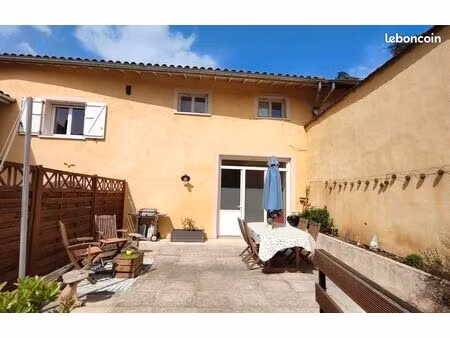 ? maison de village à vendre – 99 36 m² carrez (113 18 m² au sol)