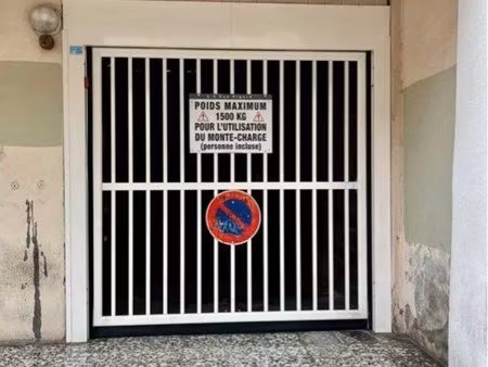 place de stationnement pour moto