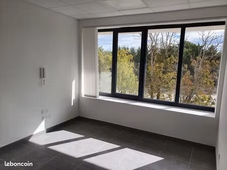 local 11 m2 venelles