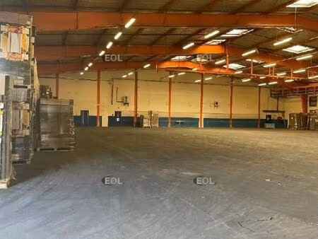 local industriel 3 840 m²