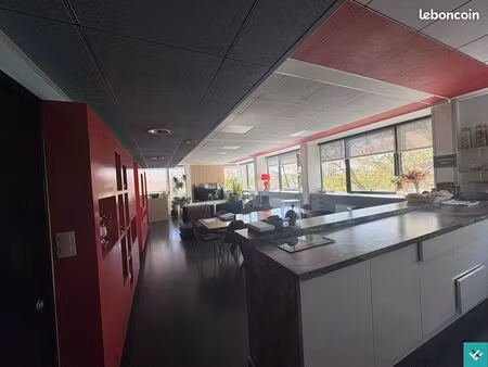 loft/atelier/surface 5 pièces 140 m²