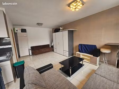 grand studio moderne proche de la gare