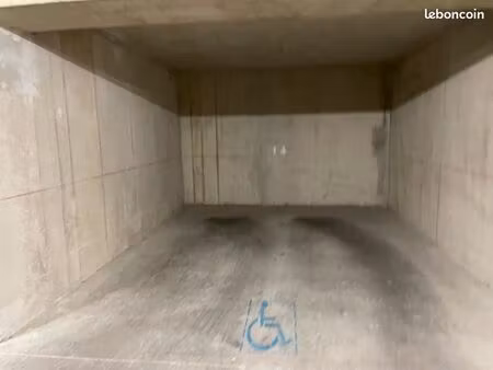 parking spacieux 18m2