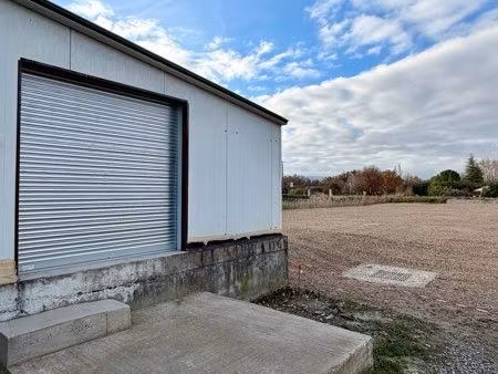 entrepôt / box de stockage . 90m2 . alarme + électricité comprise