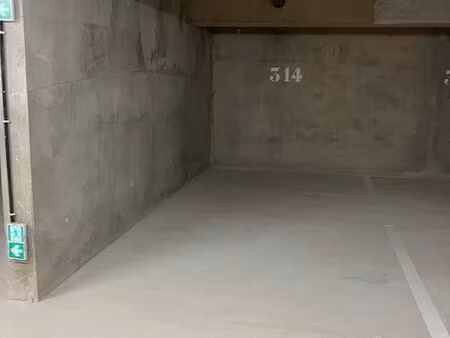 parking sécurisé: vénissieux  rue vaillant couturier