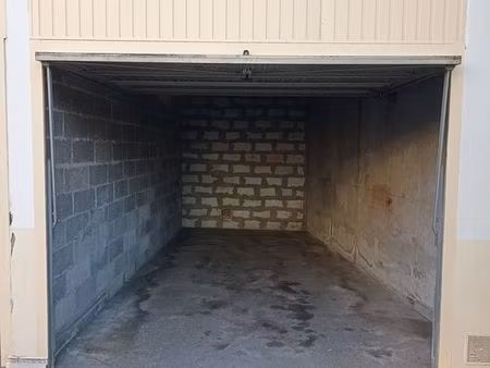 parking/box saint-laurent-du-var