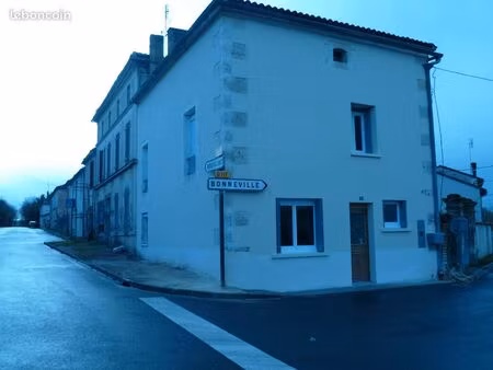 maison de ville a louer gourville