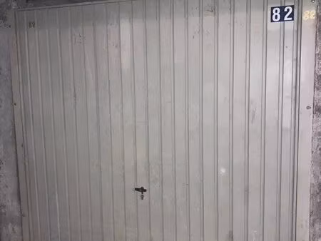 à louer grand garage sécurisé de 15 m2 sur bron parilly face au parc