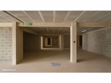 entrepôt 407 m² ceyreste