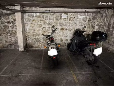 places de parking moto à louer