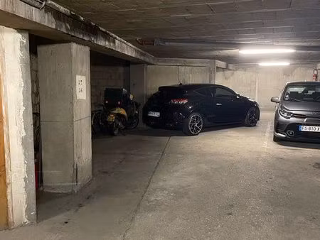 location place de parking clignancourt