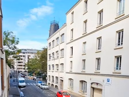 parking et au box fermé sécuriser caméra petite résidence bourgeoise 4 minutes du métro li