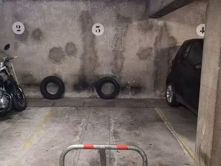 location parking rue compans