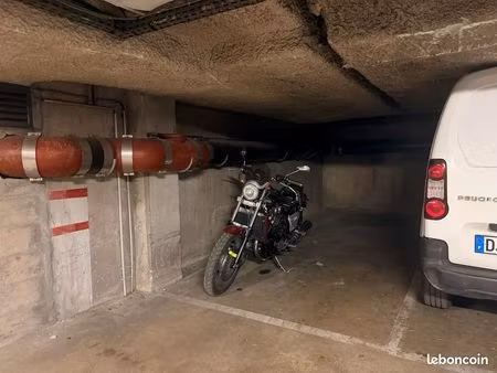 place parking fermée rue henri poincaré paris 20