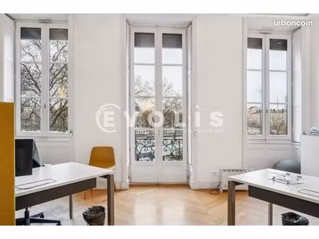bureaux 641 m²