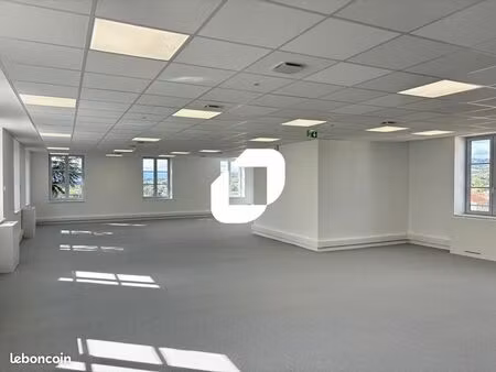 bureau 221 m²