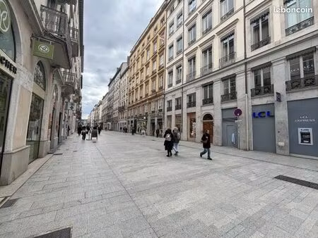 commerce habillement/textile 50 m²