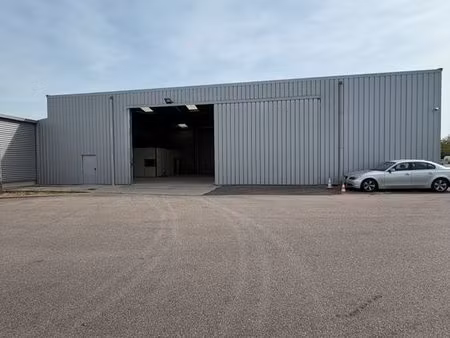 location entrepot logistique / local / batiment industriel à saint-priest avec bureaux