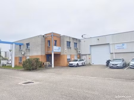 local d'activité 1 580 m²
