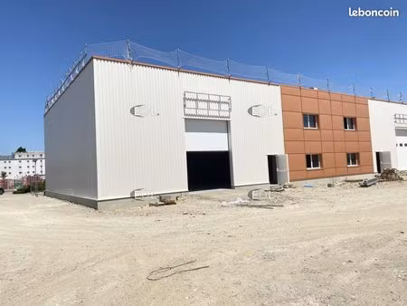 local d'activité 370 m²