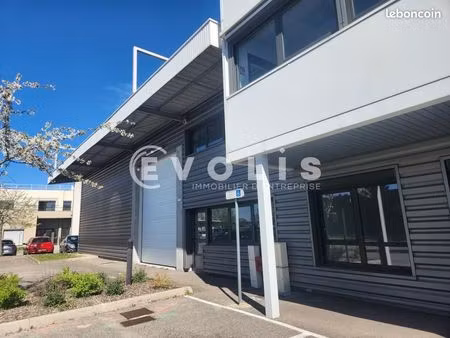 local d'activité 1 032 m²