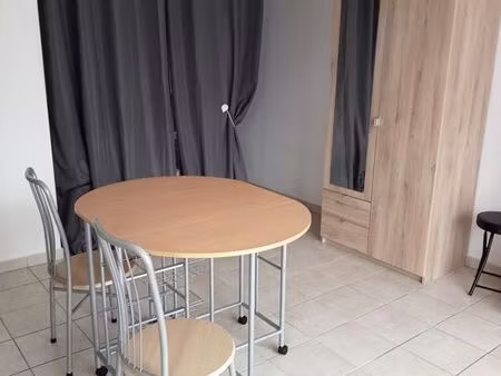 location studio meublé