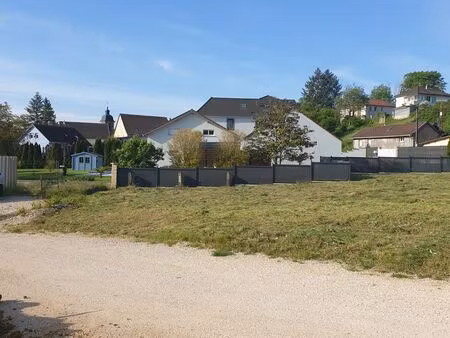 terrain à bâtir de 11ares18 situé au centre du village de 70400 bussurel