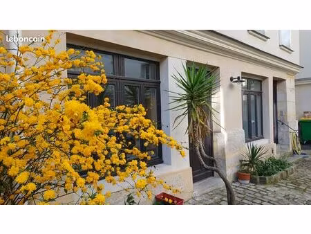 3 postes à louer paris 10e