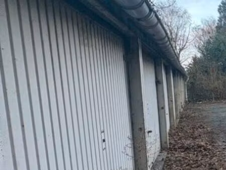 vend garage box fermé 18m2