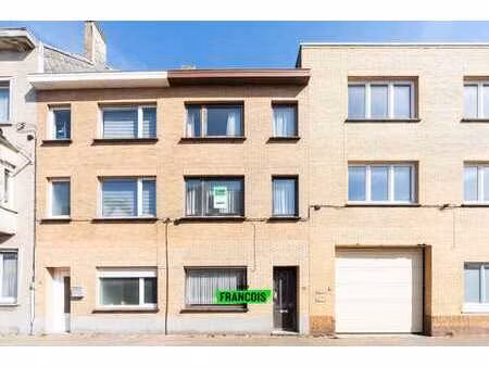 maison familiale spacieuse avec quatre chambres dans le wes…