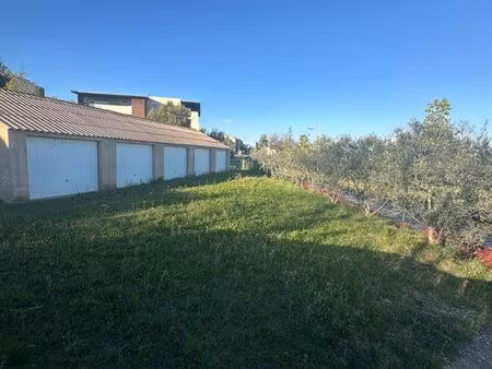 terrain 600m2 avec bâtiment 153m2