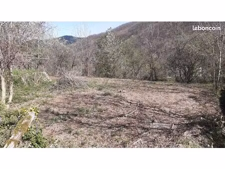 terrain constructible 1283 m²