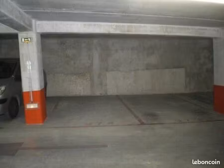 place de parking sécurisée – évry (16 square élie reclus)