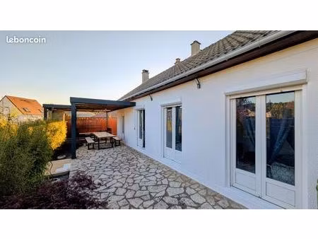 maison plain-pied rénovée – 130 m² utiles – sous-sol complet 70 m² – terrain 900 m² – terr