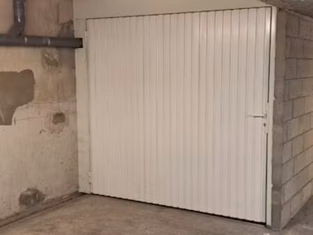 box sécurisé à louer pour stockage ou stationnement